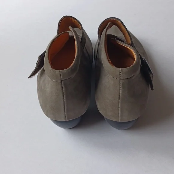 Think Aida Court Shoes Pumps Mary Jane Suede Leather SZ 39 Gray Taupe - Picture 4 of 16
